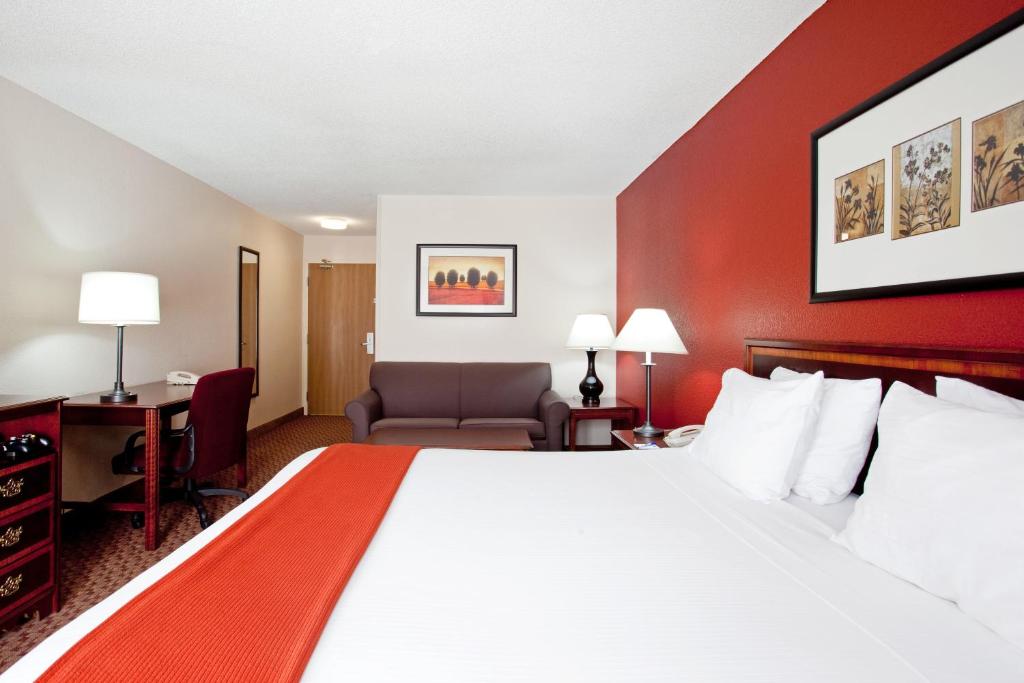Baymont by Wyndham Merrillville photo 4