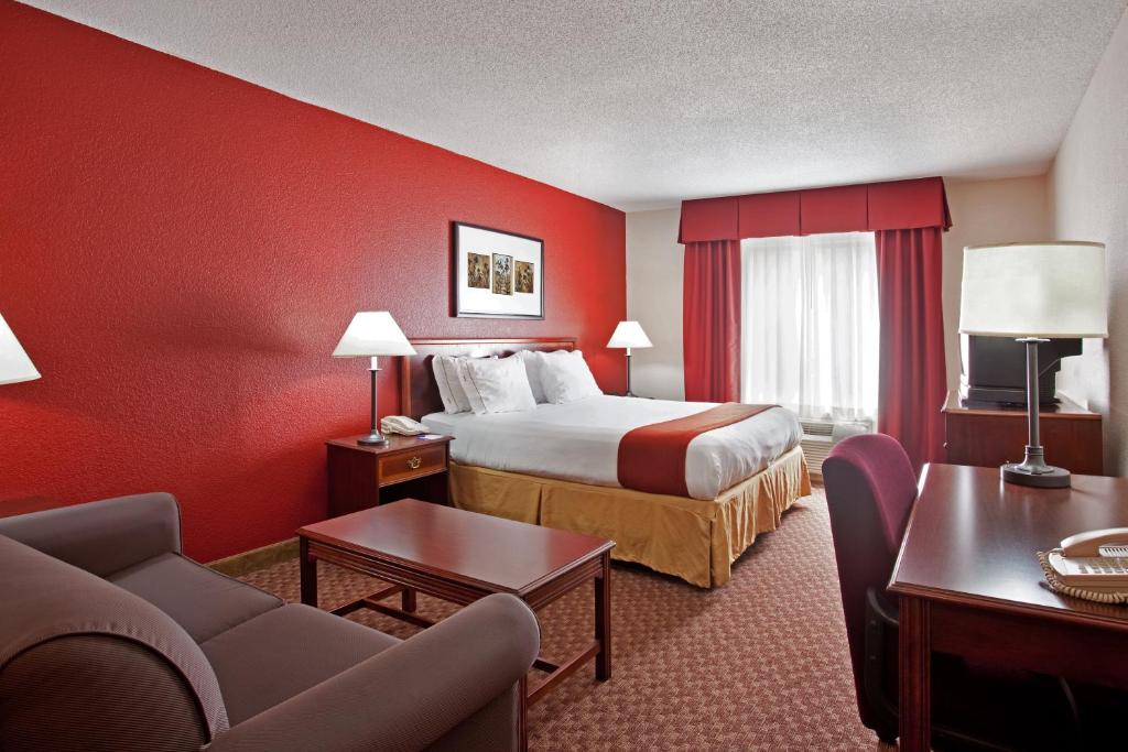 Baymont by Wyndham Merrillville photo 2