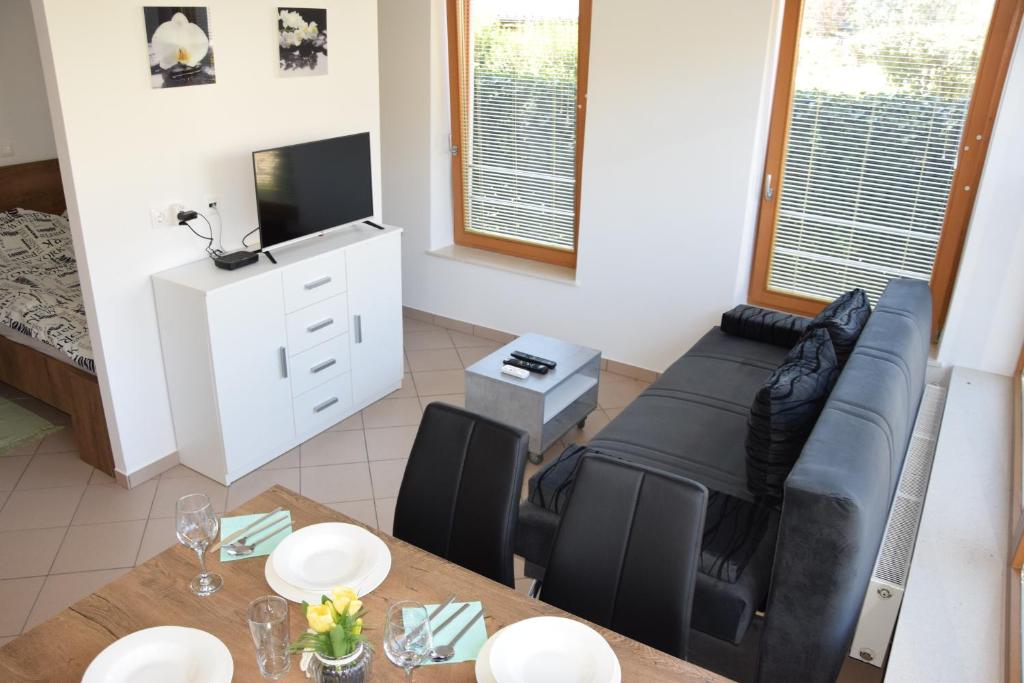 COMFY and BRIGHT Apartment photo 3