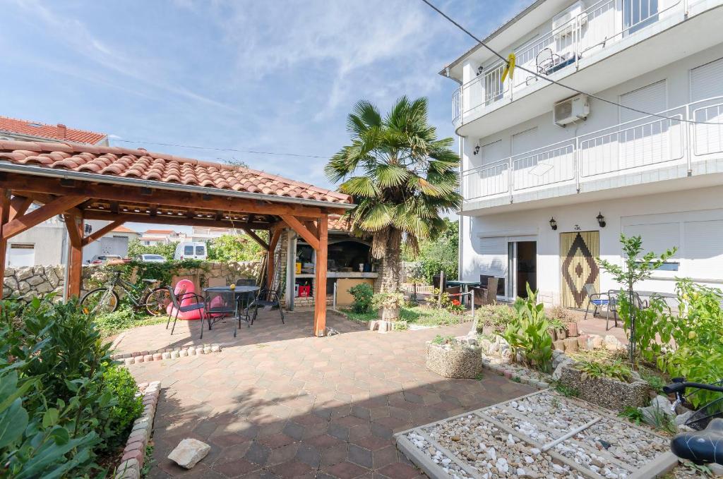 Apartment and Room Ilija