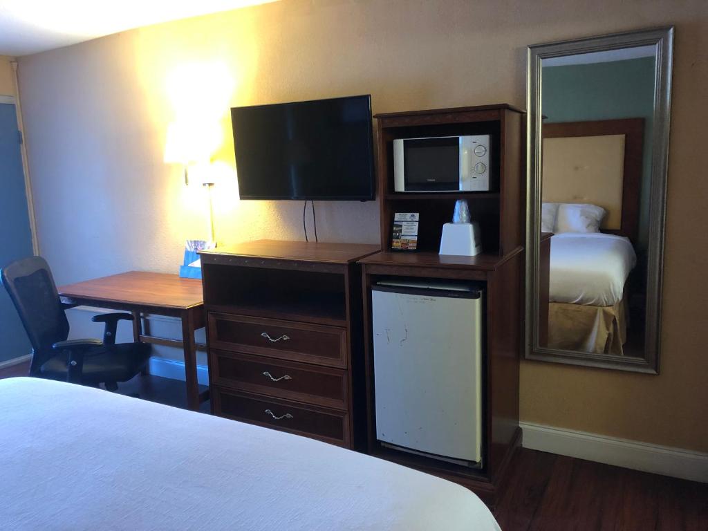 Express Airport Inn photo 3