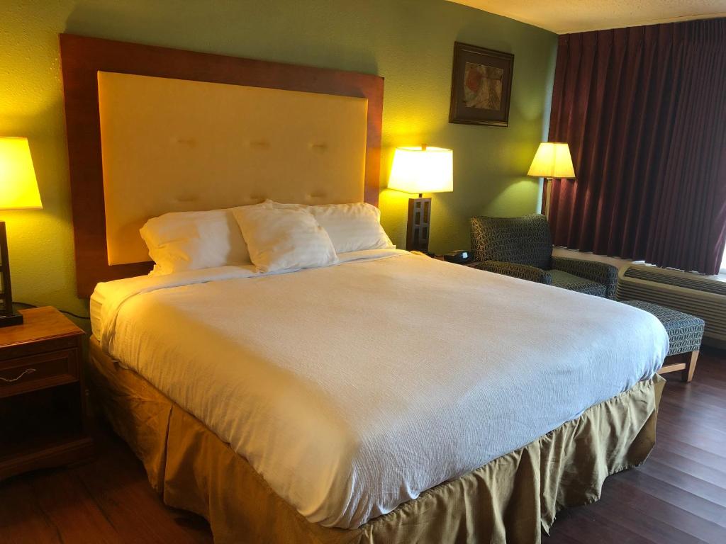 Express Airport Inn photo 4
