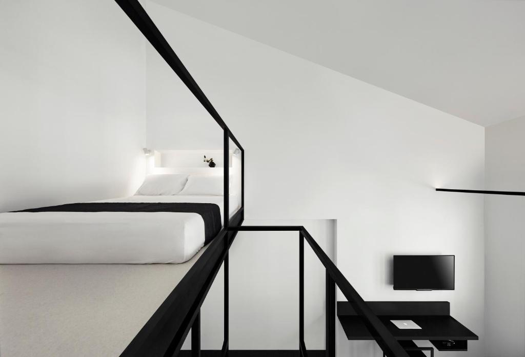Семейный (Номер в мансарде), Hotel Mono