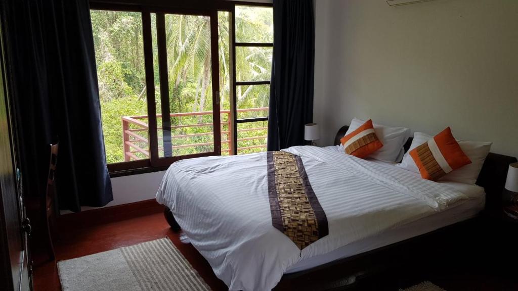 Spacious ocean view pool villa photo 3