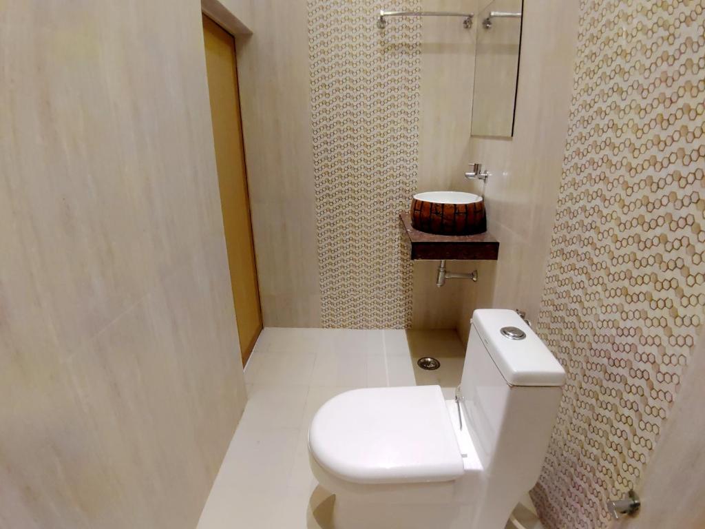 Трехместный (Улучшенный трехместный номер), City Hotel