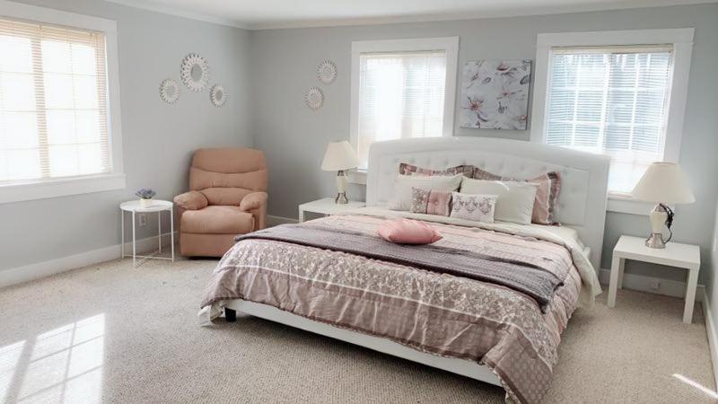 Pasadena master room image