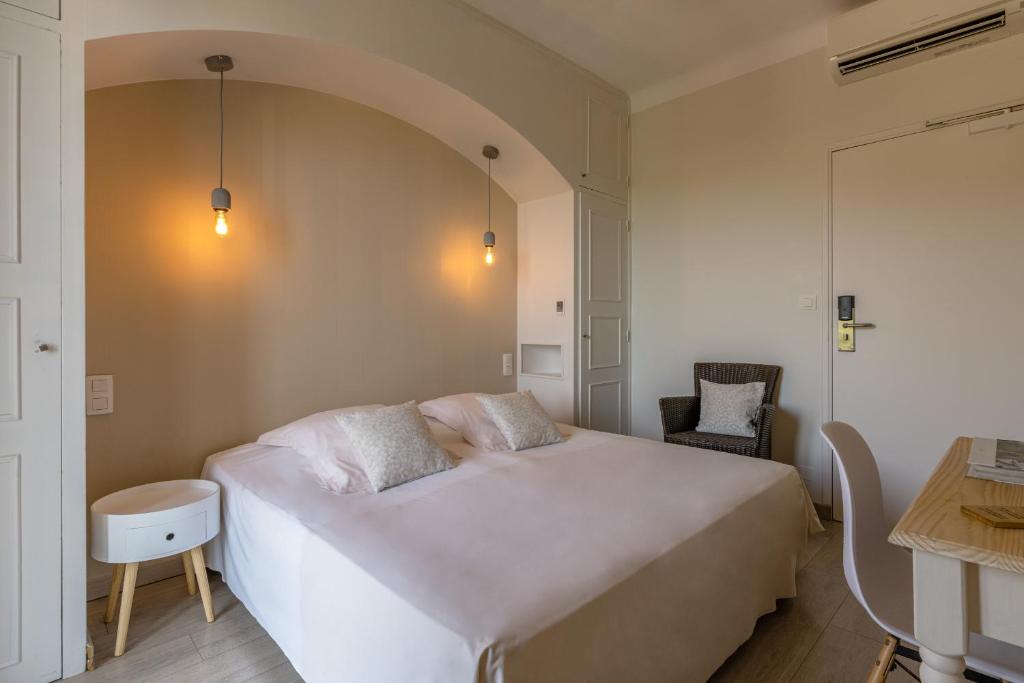 Comfort Room - 1rst floor - Terrace and Sea View