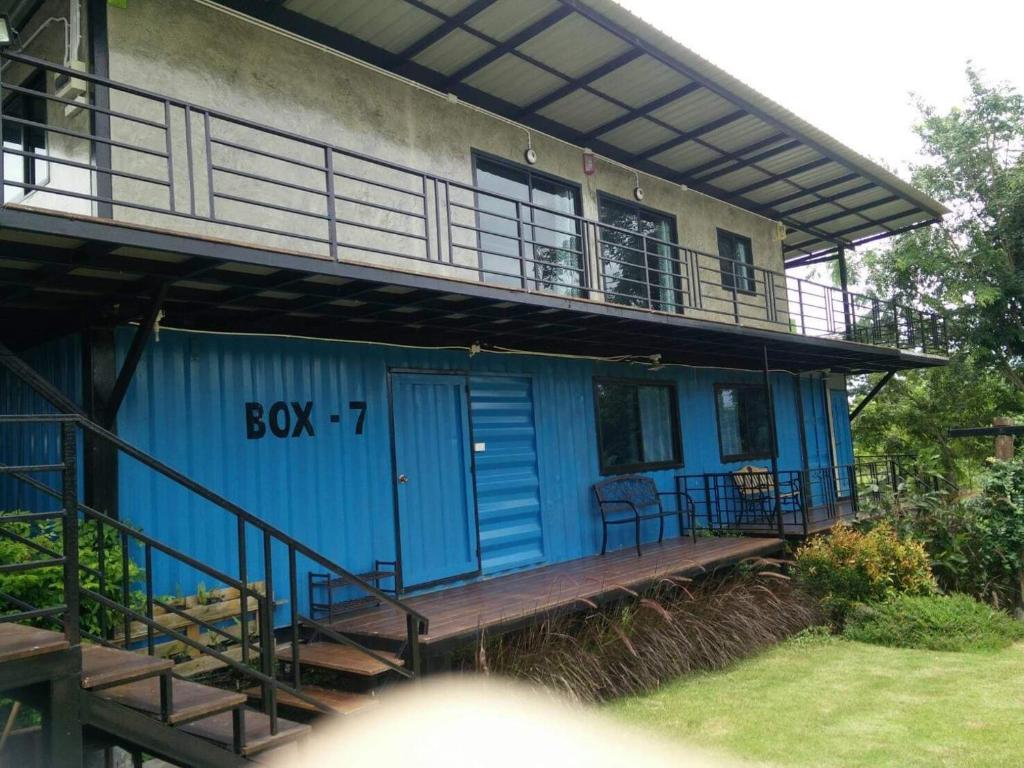 Smile Box Coffee & Resort Room Type - Triple Room