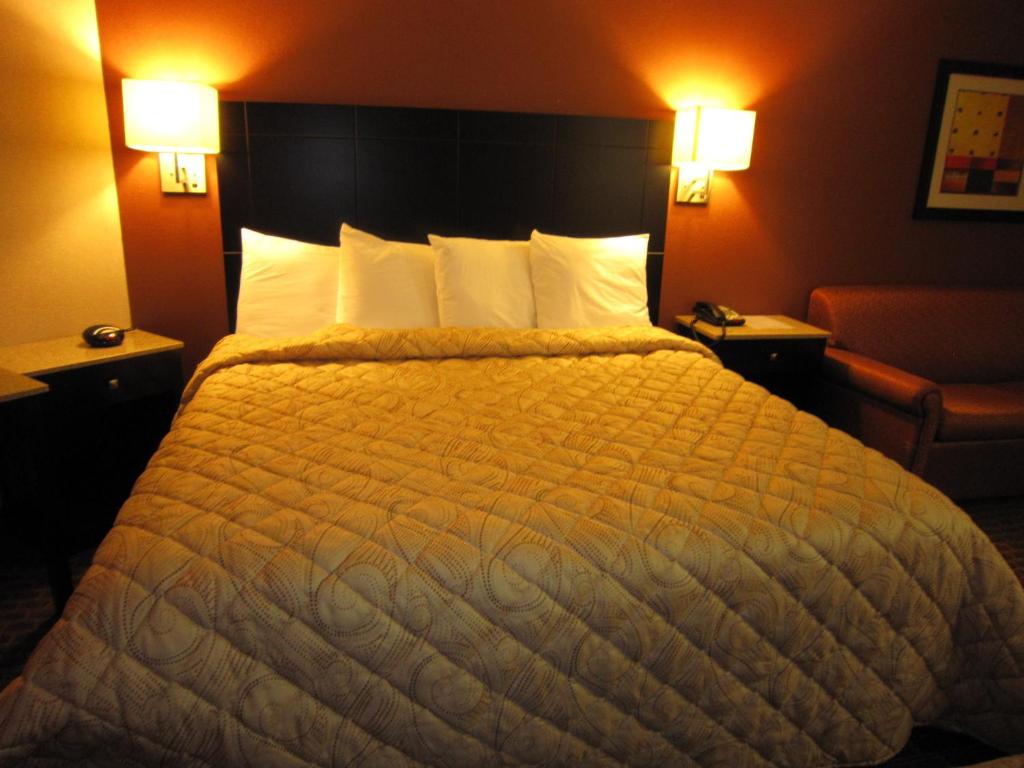 Red Carpet Inn And Suites Monmouth Jtc image