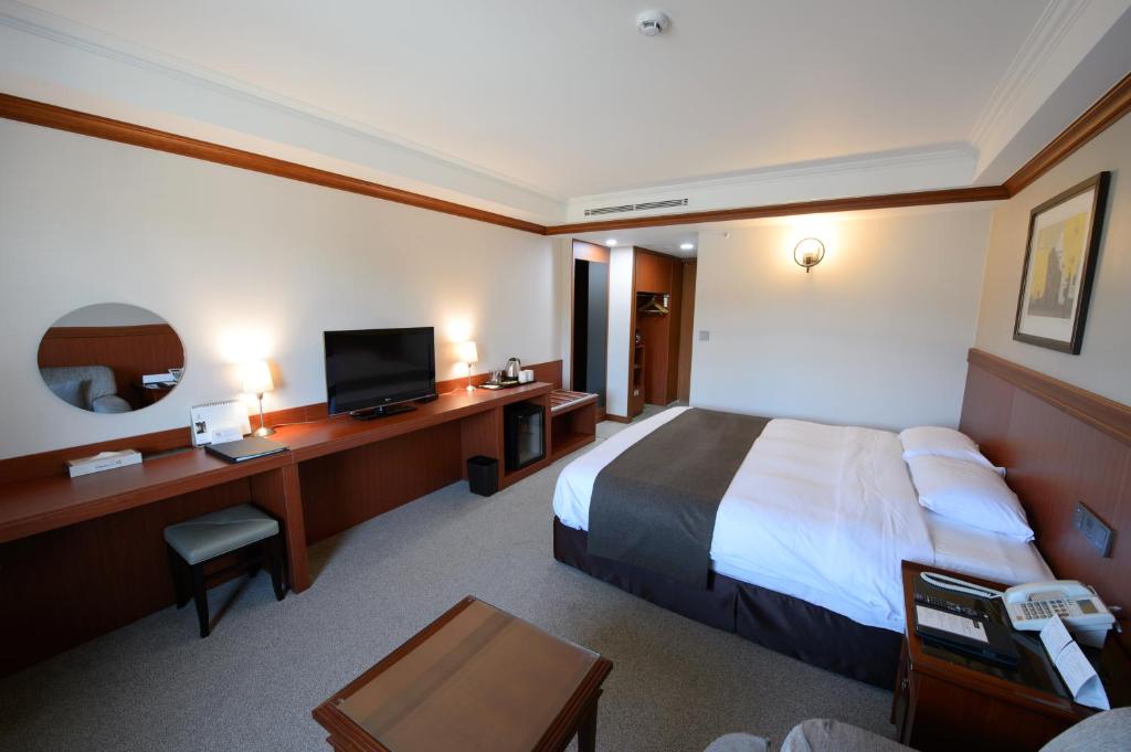 Commodore Hotel Gyeongju - Tap to explore photos