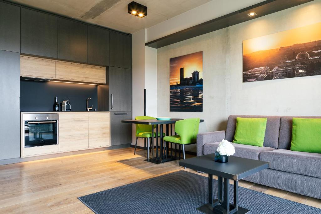 Апартаменты (Апартаменты с 1 спальней, вид на сад), Downtown Apartments
