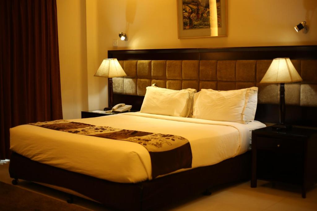 THE AVENUE HOTEL & SUITES