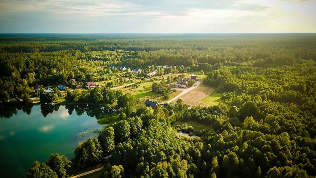 "Zajazd u Lecha - Rowerowa Przystań - Sucha Rzeczka 3C" nad jeziorem Serwy photo 1