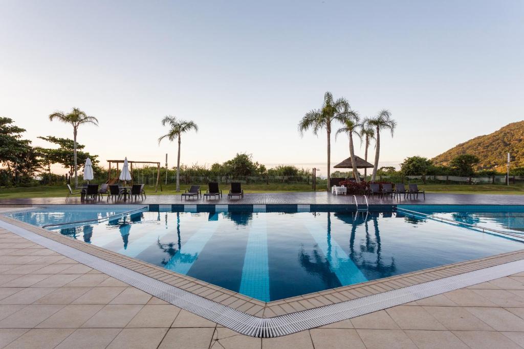 Apartamento com 4 suítes pé na areia photo 4