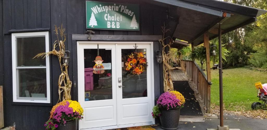 Whisperin' Pines Chalet photo 2