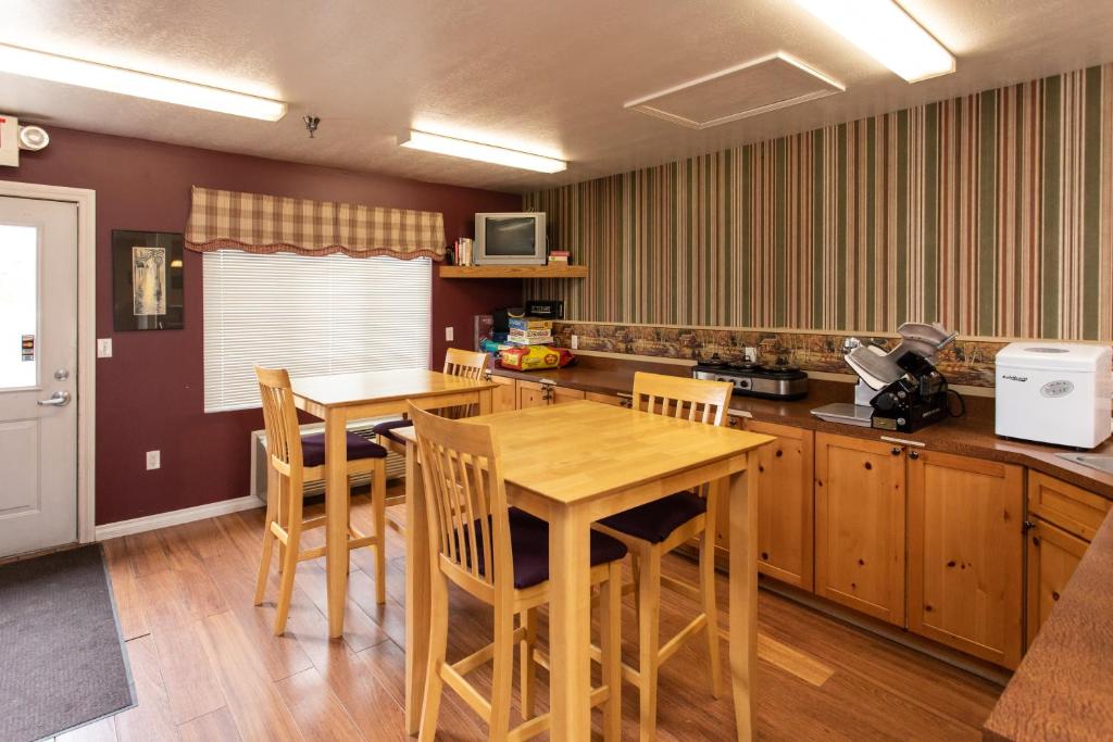The Kingsley Suites image