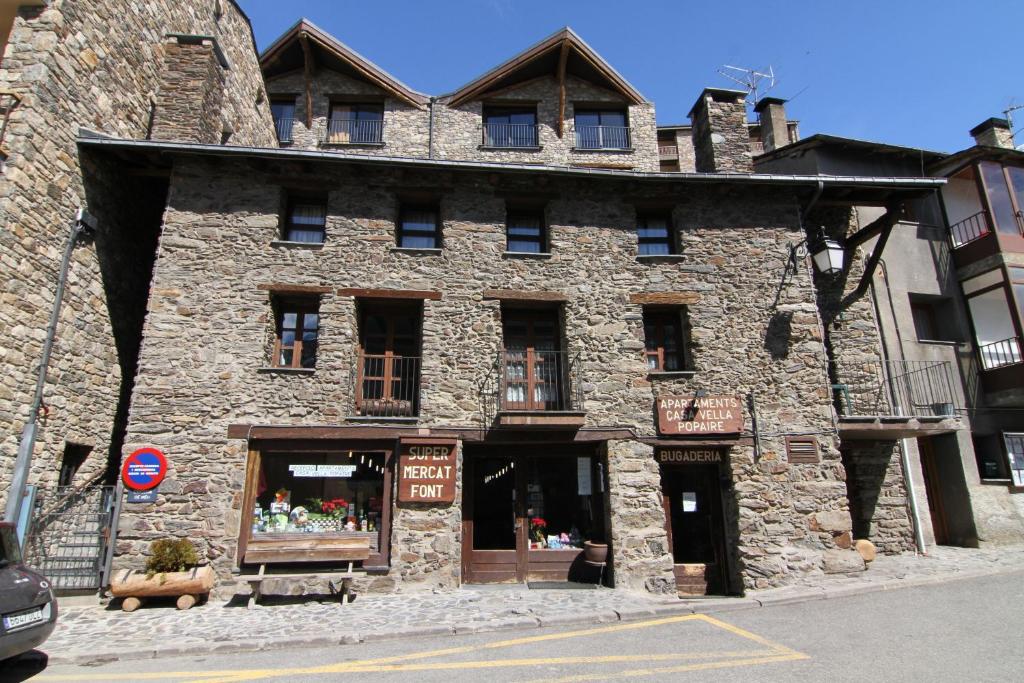 {
  "en-gb": "Apartaments Casa Vella Popaire"
}