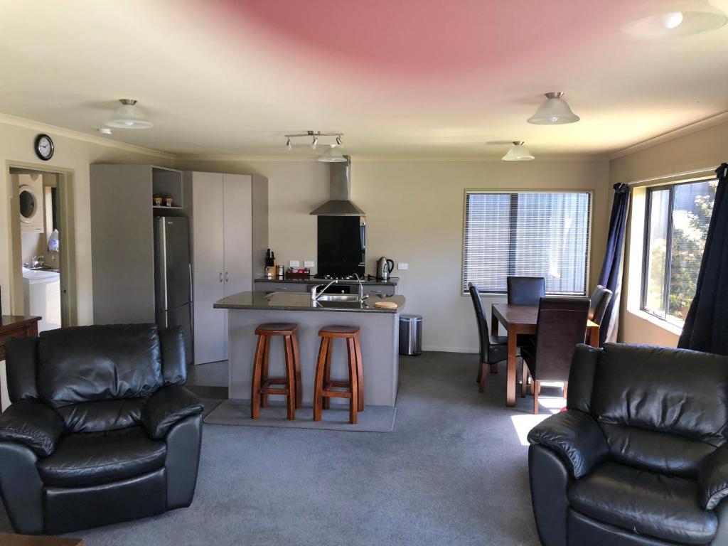 Lawrence Townhouse Accommodation 16A photo 2