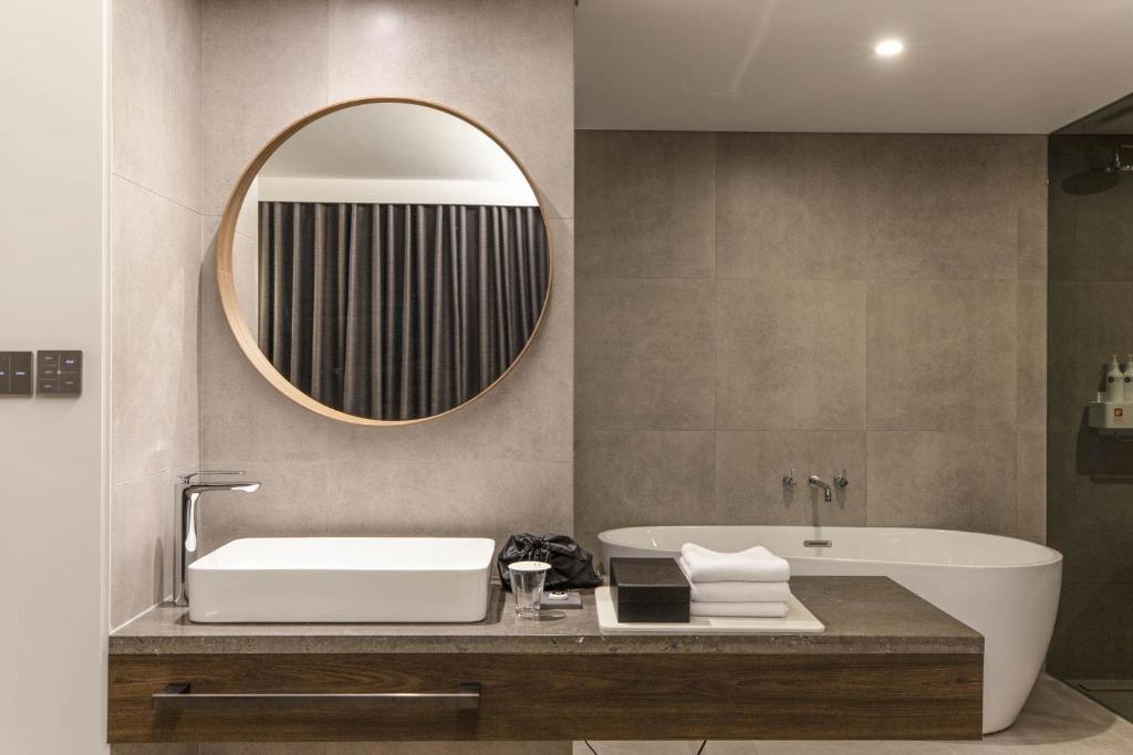 Двухместный (Двухместный номер Делюкс с 1 кроватью и ванной), H hotel Gasan