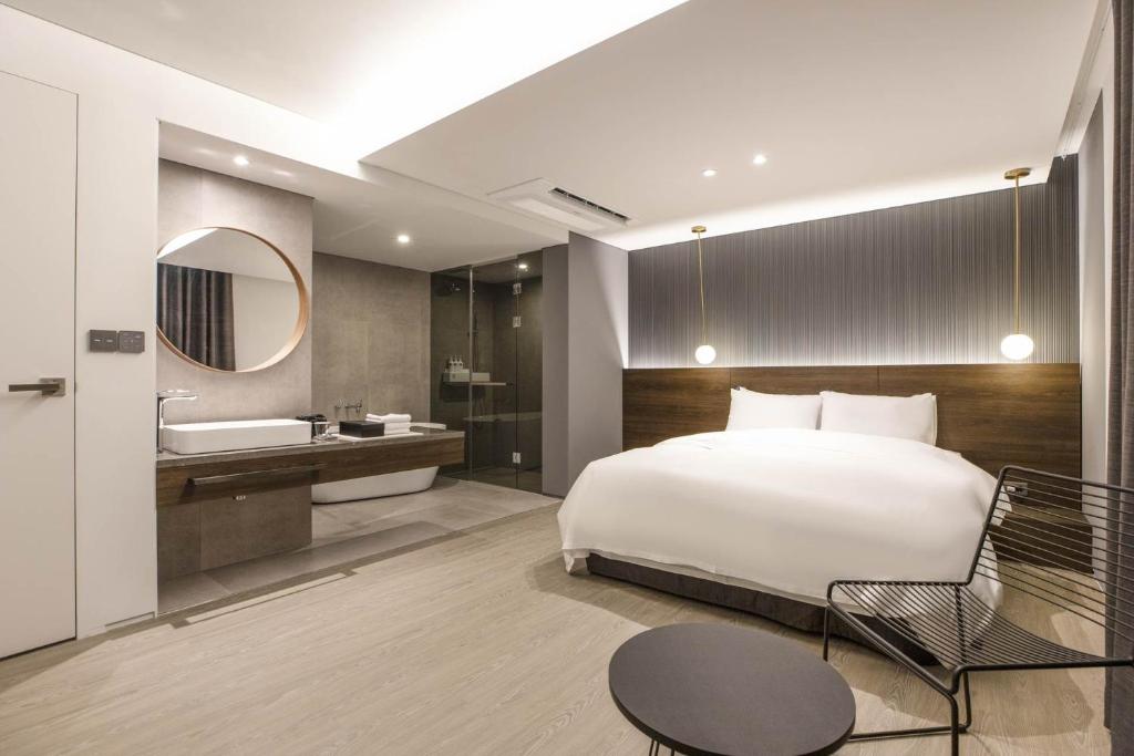Двухместный (Двухместный номер Делюкс с 1 кроватью и ванной), H hotel Gasan