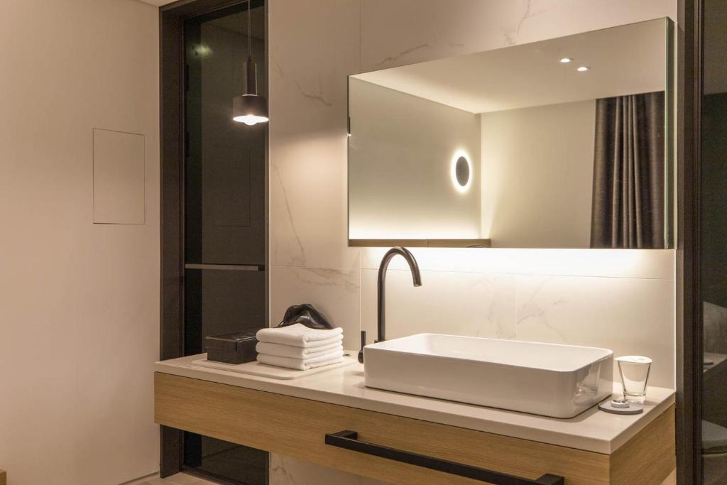 Двухместный (Двухместный номер Делюкс с 1 кроватью), H hotel Gasan
