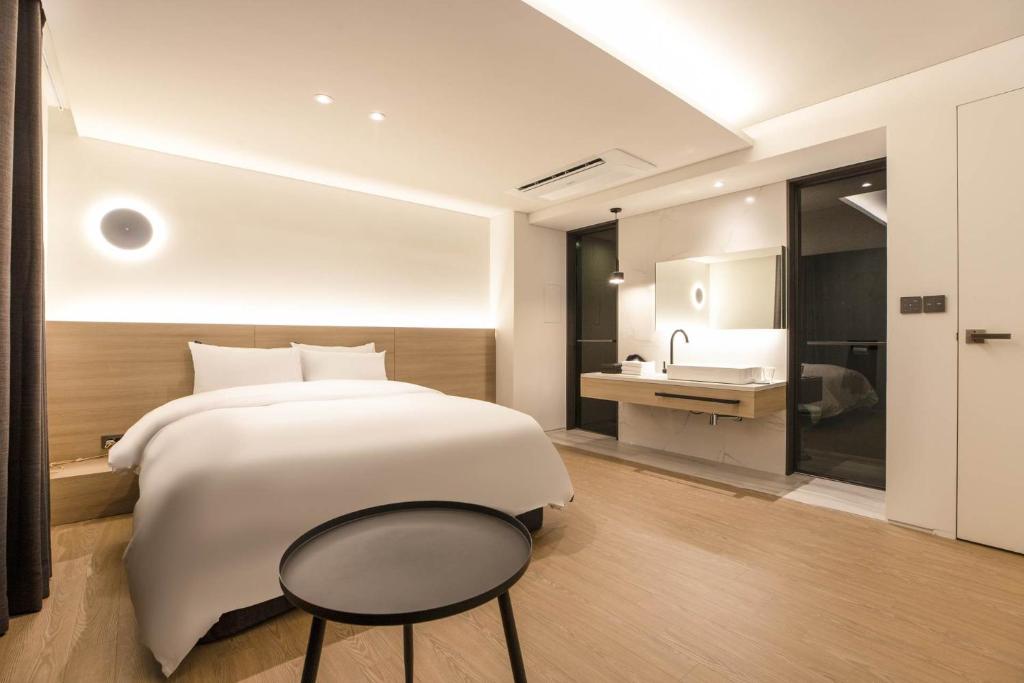 Двухместный (Двухместный номер Делюкс с 1 кроватью), H hotel Gasan
