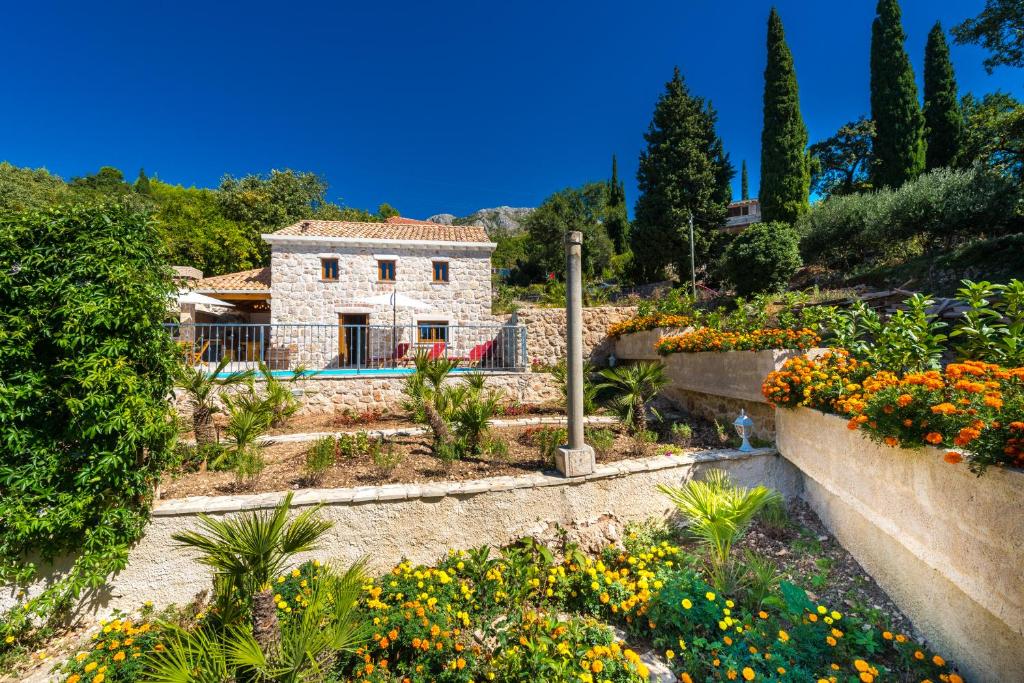 Holiday Home Marina - private swimming pool photo 2