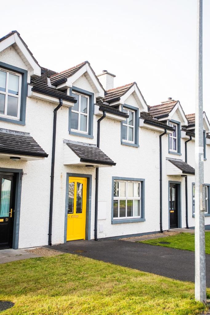 Modern three bedroom house in Bundoran - Bundoran Luxury Apartments and Holiday Homes photo 1