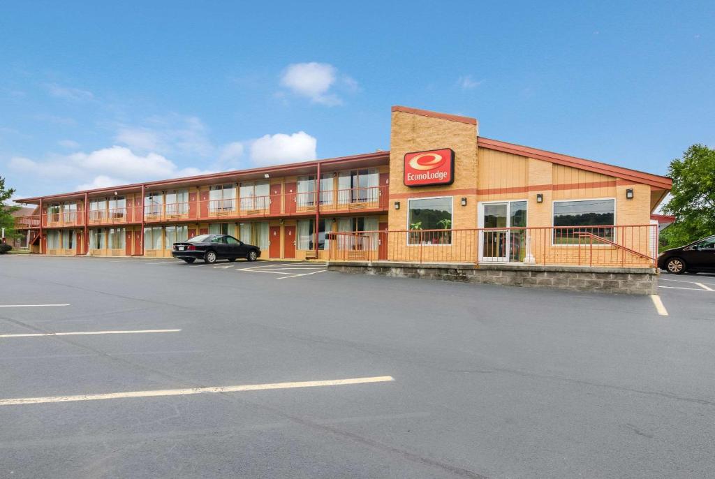 Econo Lodge Marion I-81 image