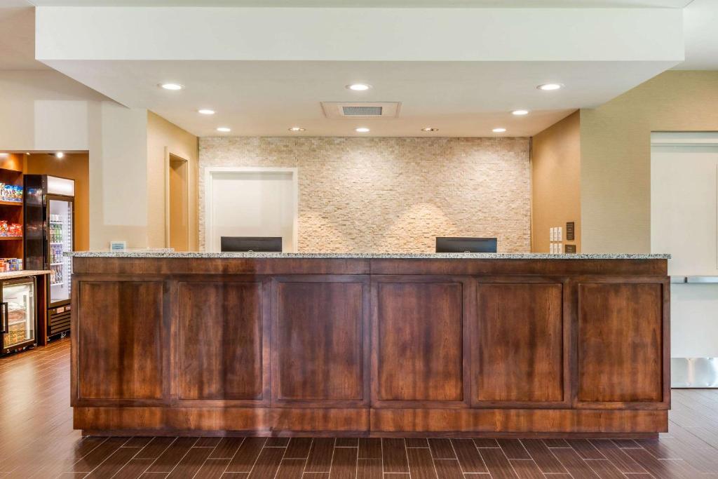 Comfort Inn & Suites photo 2
