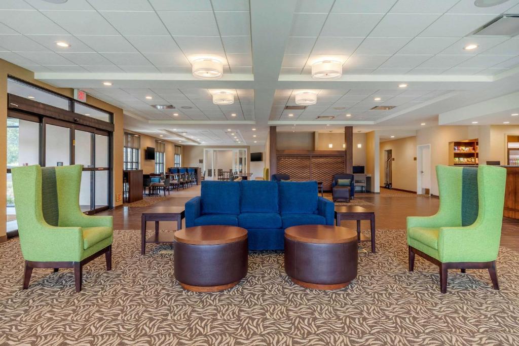 Comfort Inn & Suites photo 3