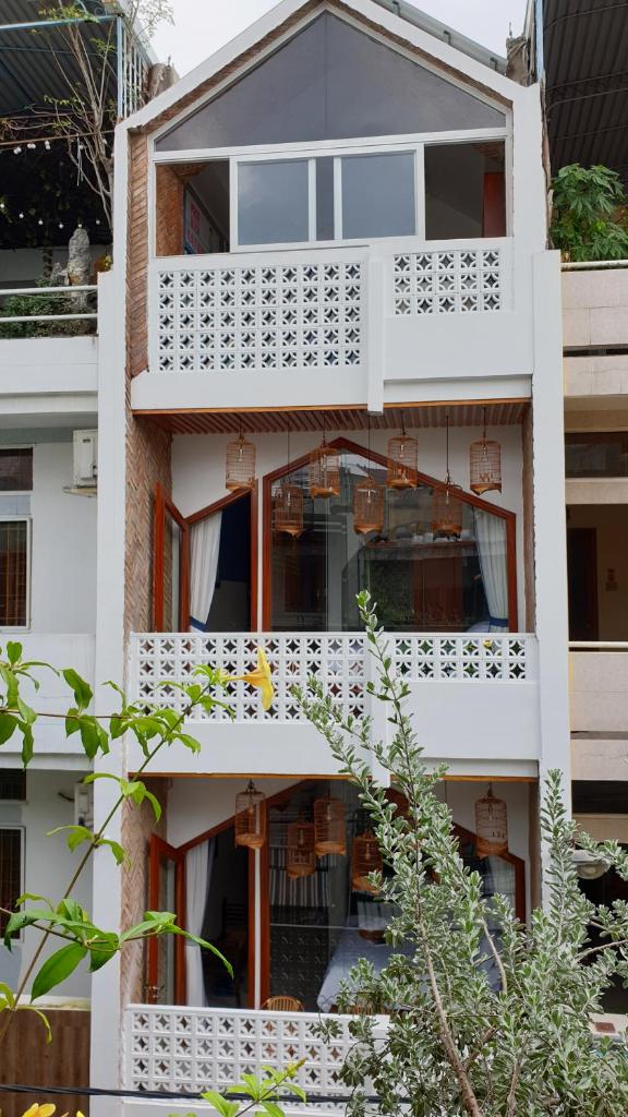 Vintage 1980s Saigon Private House with Rooftop Dining Room in Prime City Central District