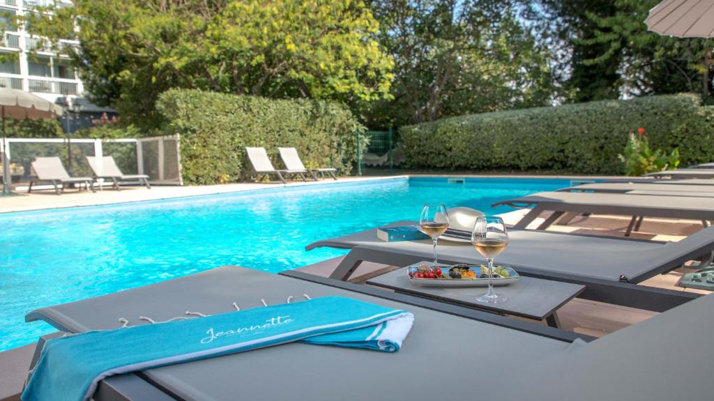 스탠다드룸 (더블베드 1개 + 싱글베드 1개) - 객실 엿보기