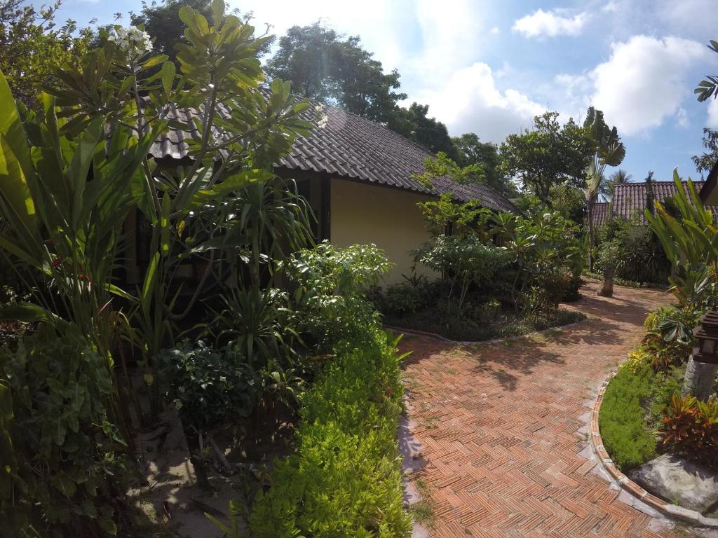 O.P. Bungalow Room Type - Deluxe Double or Twin Room with Balcony