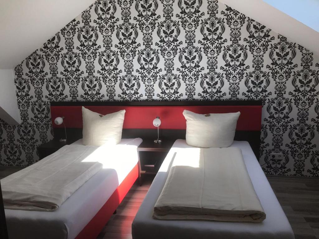 City Hotel Garni Ahlen - Tap to explore photos