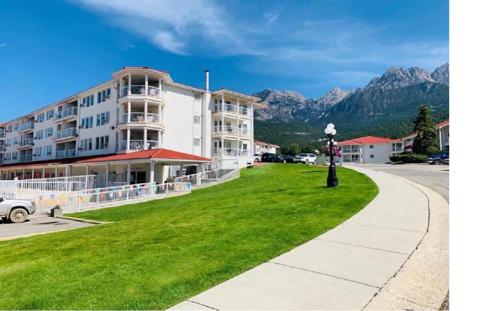 Mountain View Resort and Suites at Fairmont Hot Springs