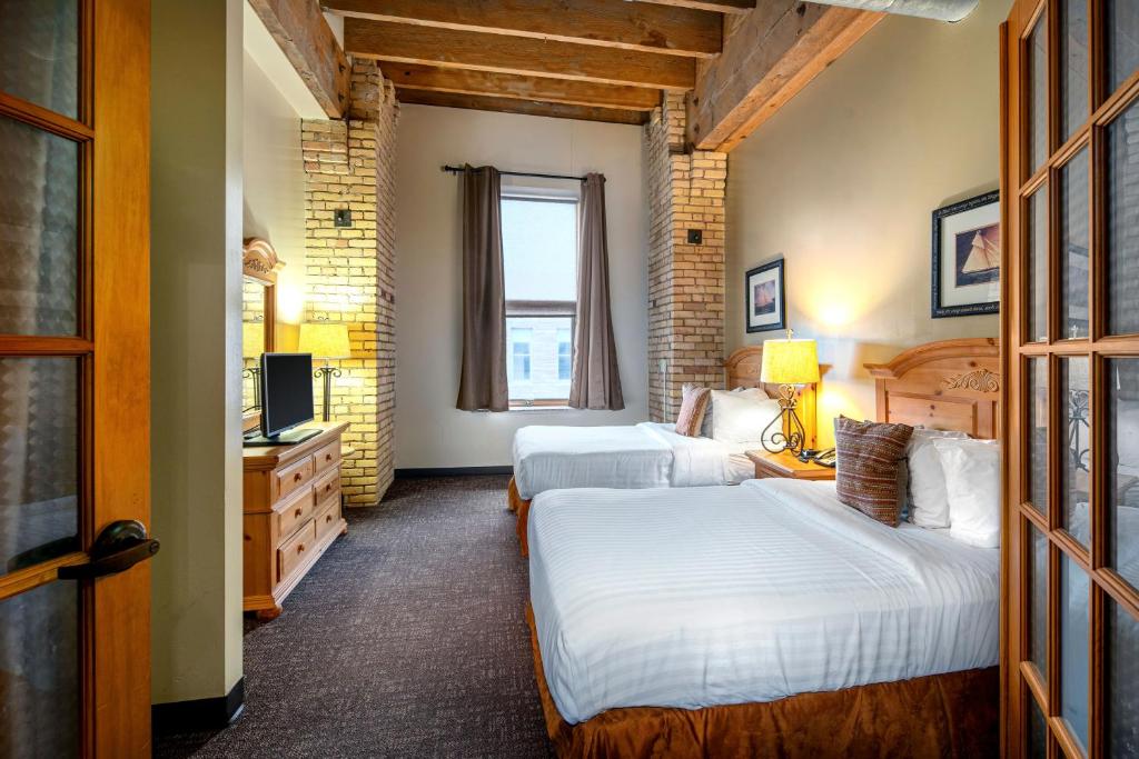 The Suites Hotel at Waterfront Plaza photo 2