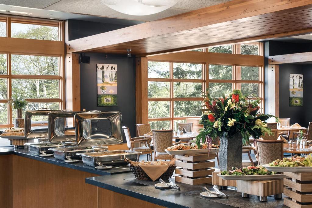 Cedarbrook Lodge photo 1