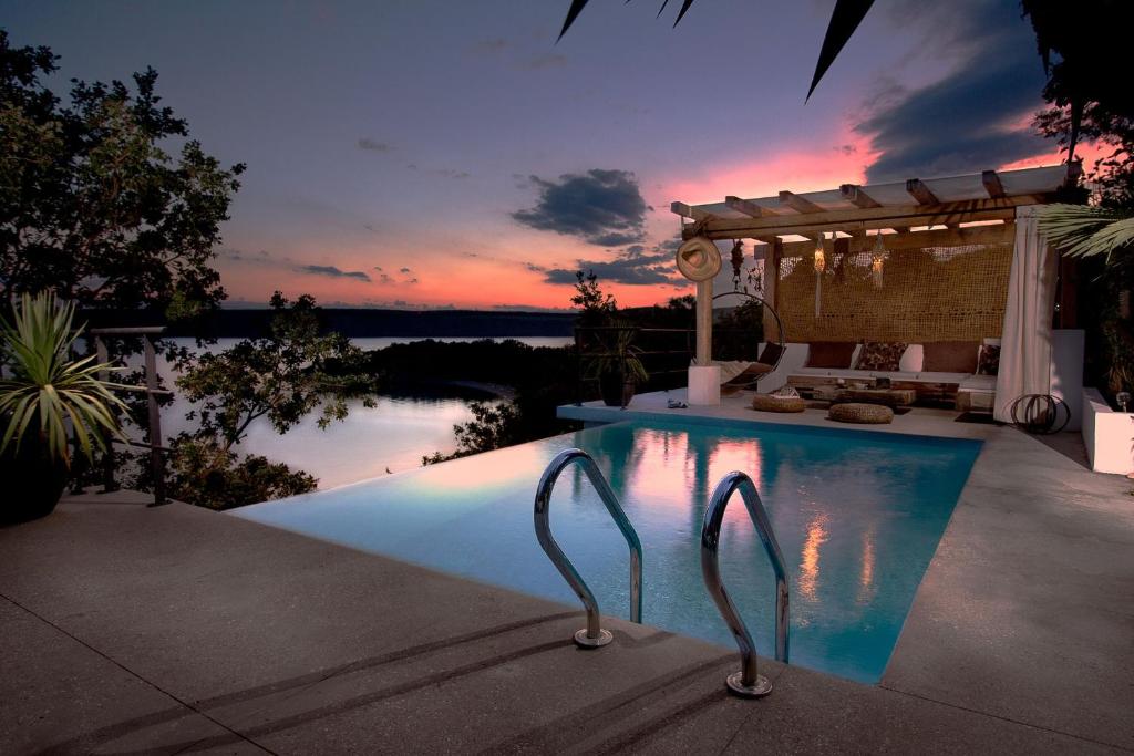 Artistic Beach House with Pool photo 1