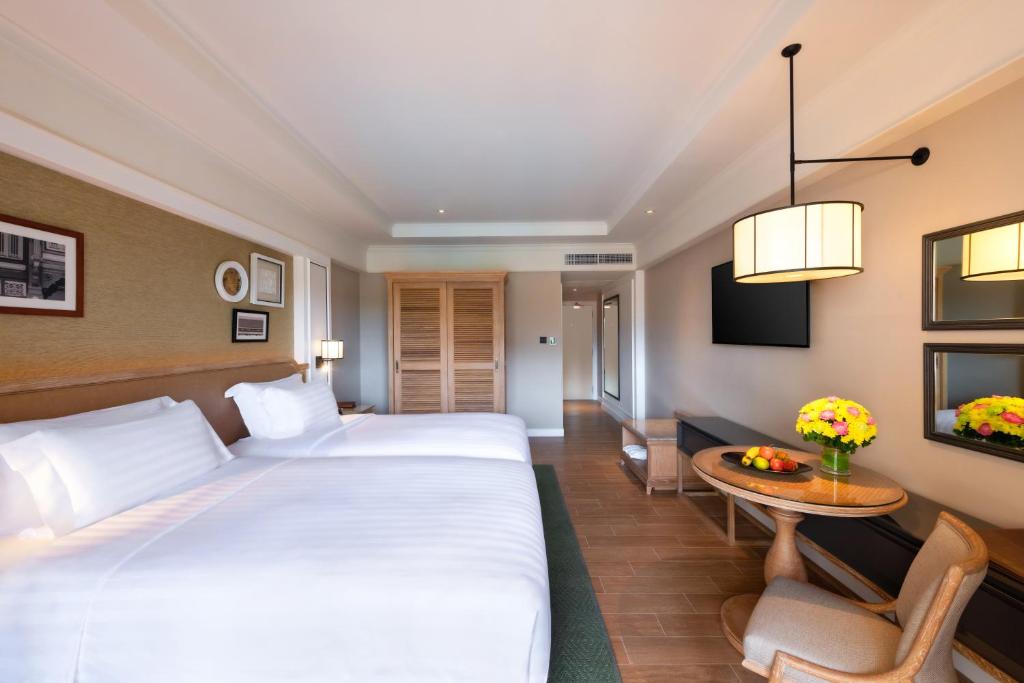 Dusit Thani Hua Hin Hotel Room Type - Club Ocean View Twin