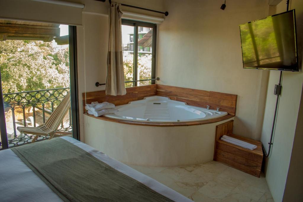 Сьюит (Суперлюкс с гидромассажной ванной), Koox Caribbean Paradise Hotel
