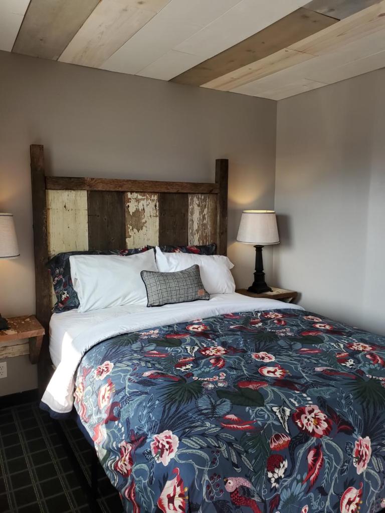 Vintage Block Inn & Suites photo 2