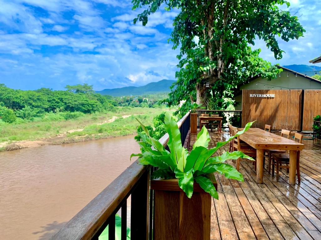 Riverhouse Hotel (The Teak House) photo 4
