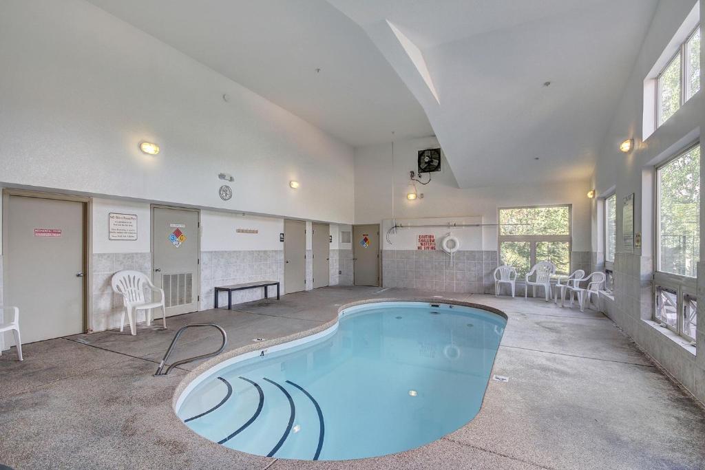 97A Exceptional Views, 4 BR, Central Location photo 1