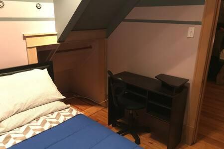 Двухместный (Стандартный двухместный номер с 1 кроватью и общей ванной комнатой), Hollywood Rentals LLC