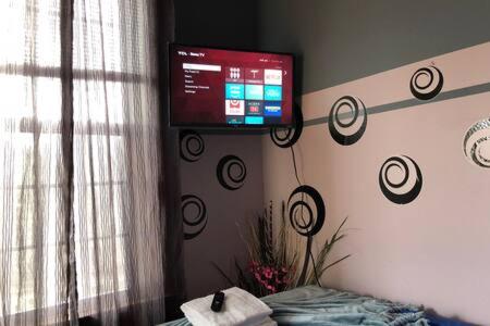 Двухместный (Стандартный двухместный номер с 1 кроватью и общей ванной комнатой), Hollywood Rentals LLC