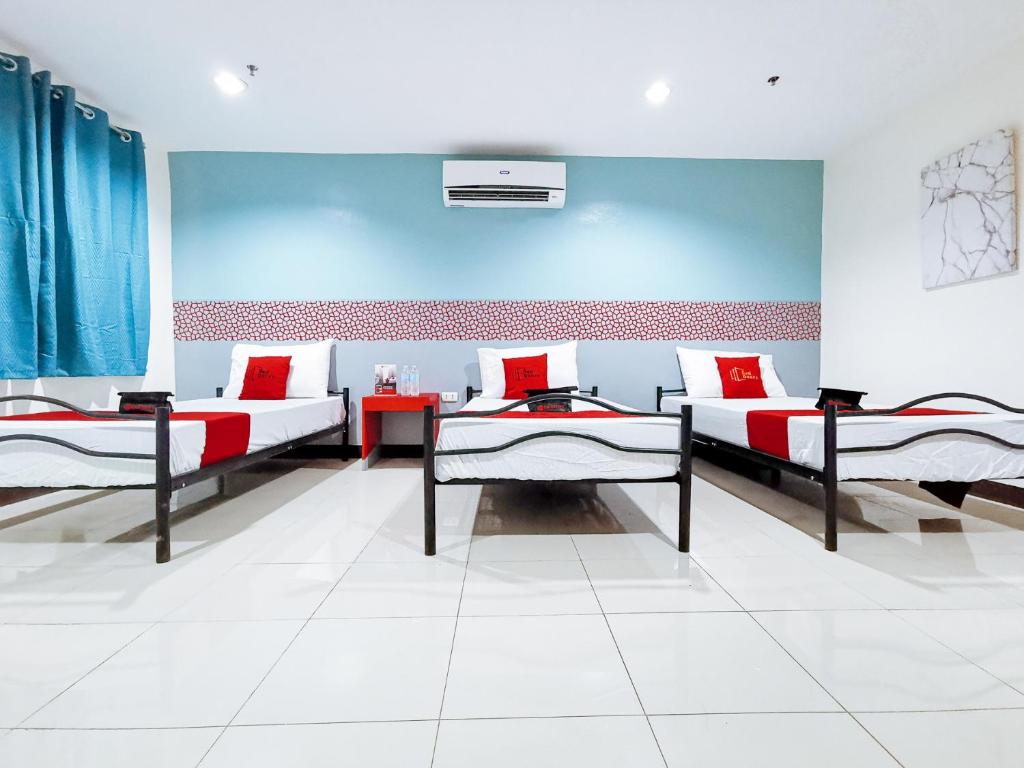 Трехместный (Трехместный номер), RedDoorz Plus near Ateneo de Davao
