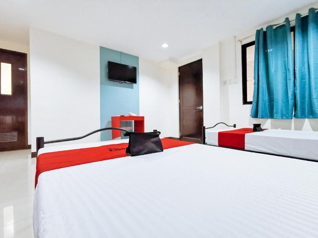 Трехместный (Трехместный номер), RedDoorz Plus near Ateneo de Davao