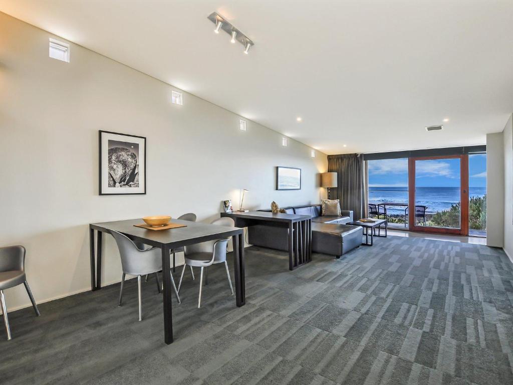 Hearns Beachside Villa 2 photo 2