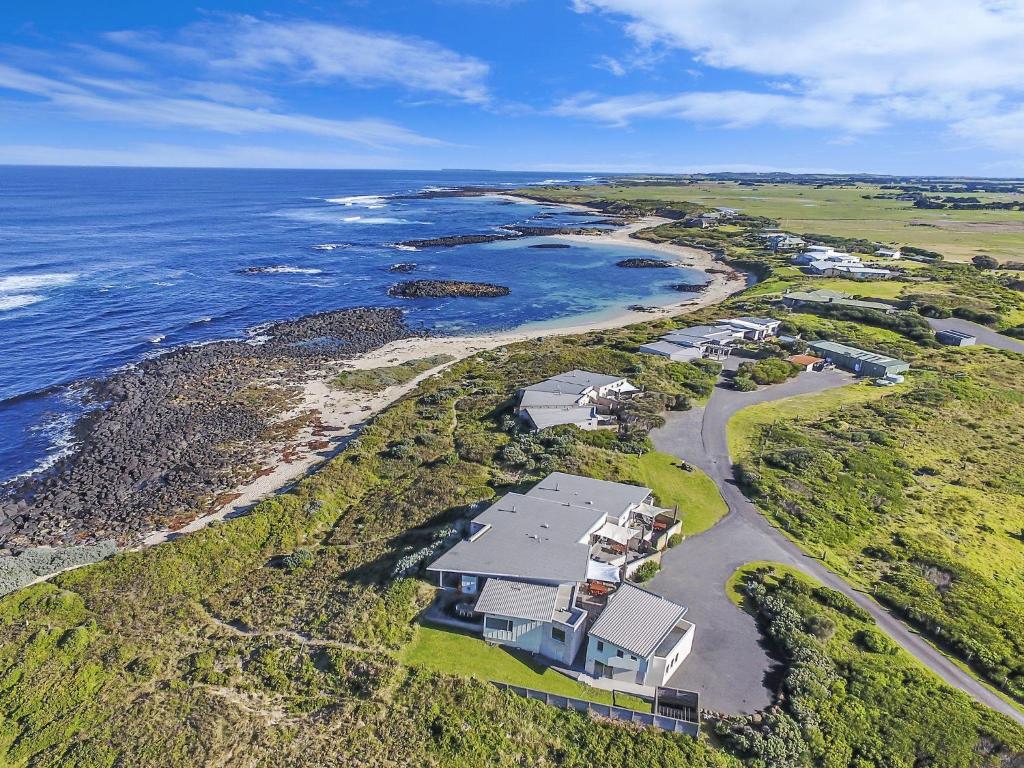 Hearns Beachside Villa 2 photo 3